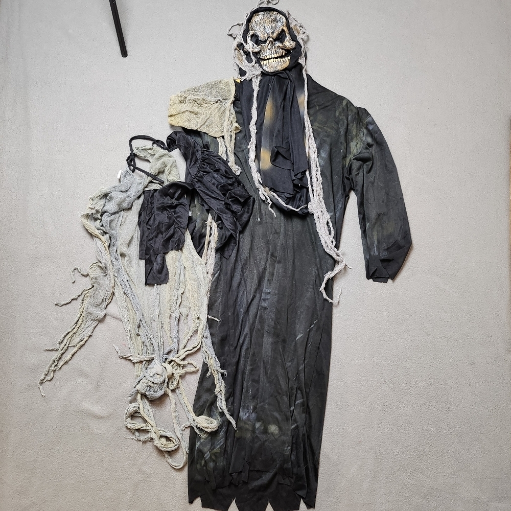 Skeleton Zombie Scary Halloween Costume (size L 8-10)